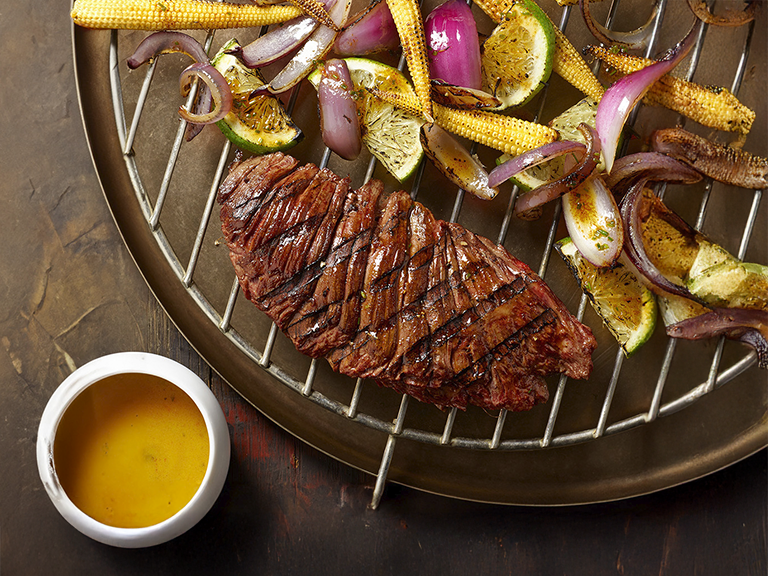 Onglet-de-boeuf-au-barbecue-et-legumes-pop